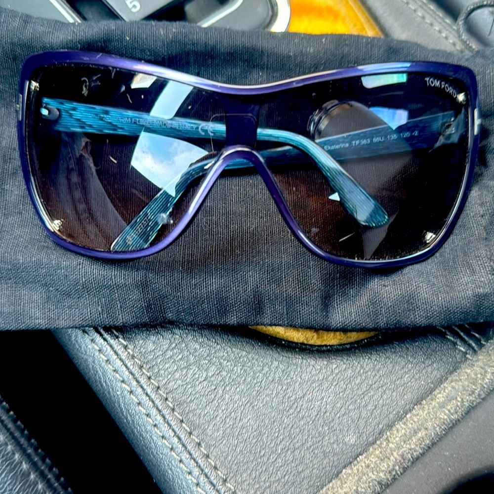 Authentic Tom Ford electric blue futuristic style sunnies